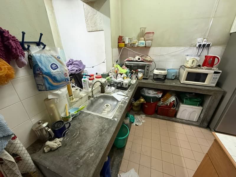 Ipoh Bandar Lahat Baru Double Storey House For Sale untuk Untuk Dijual - RM 198,000, Apr 2026 - Kitchen - PropertyGuru.com.my