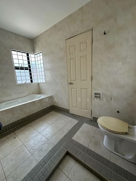 Semi-Detached House for Sale in Pusat Bandar Putra Permai (Seri Kembangan) - Luqman Ramli - Bathroom - PropertyGuru.com.my