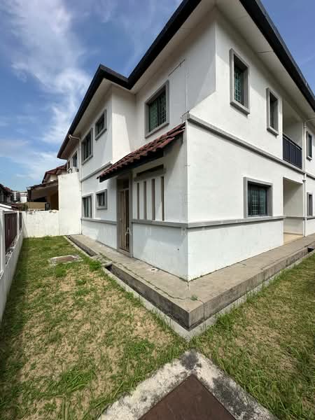 Semi-Detached House for Sale in Pusat Bandar Putra Permai (Seri Kembangan) - Luqman Ramli - Exterior - PropertyGuru.com.my