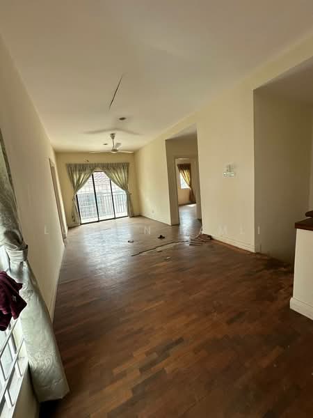 Semi-Detached House for Sale in Pusat Bandar Putra Permai (Seri Kembangan) - Luqman Ramli - Living Room - PropertyGuru.com.my