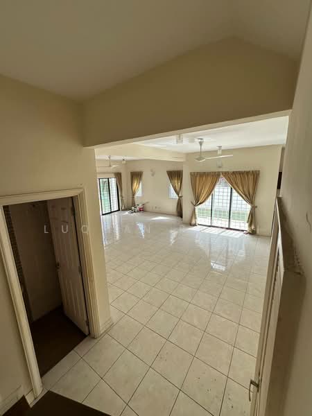 Semi-Detached House for Sale in Pusat Bandar Putra Permai (Seri Kembangan) - Luqman Ramli - Living Room - PropertyGuru.com.my