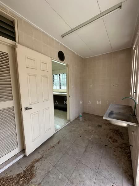 Semi-Detached House for Sale in Pusat Bandar Putra Permai (Seri Kembangan) - Luqman Ramli - Kitchen - PropertyGuru.com.my