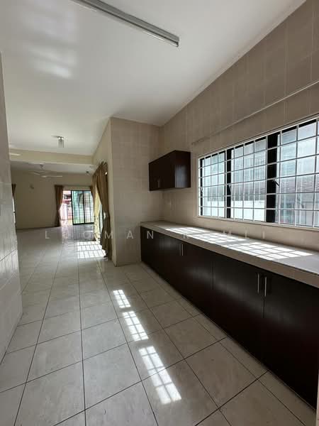 Semi-Detached House for Sale in Pusat Bandar Putra Permai (Seri Kembangan) - Luqman Ramli - Kitchen - PropertyGuru.com.my