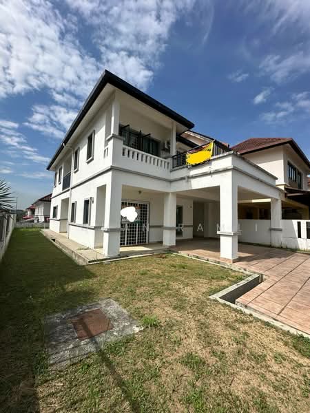 Semi-Detached House for Sale in Pusat Bandar Putra Permai (Seri Kembangan) - Luqman Ramli - Exterior - PropertyGuru.com.my