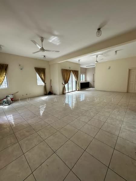 Semi-Detached House for Sale in Pusat Bandar Putra Permai (Seri Kembangan) - Luqman Ramli - Living Room - PropertyGuru.com.my