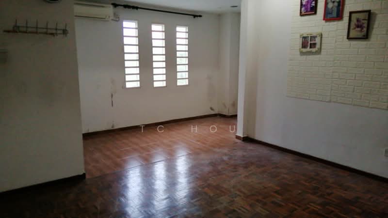 Rumah Teres 2 Tingkat untuk Dijual di Kajang (Selangor) - TC Hou - Living Room - PropertyGuru.com.my