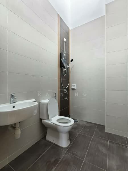 Semi-Detached House for Rent in Taman Mount Austin (Tebrau) - Rain Ng - Bathroom - PropertyGuru.com.my