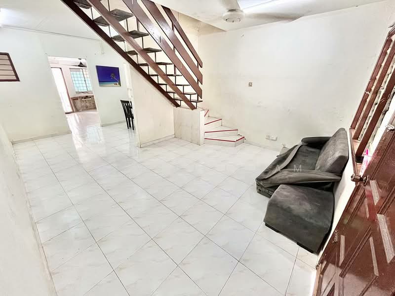 2-storey Terraced House for Sale in Shah Alam (Selangor) - Syamsul Ilham - Living Room - PropertyGuru.com.my