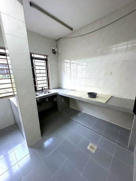 2-storey Terraced House for Sale in Permas Jaya (Johor Bahru) - Karl Lim - Kitchen - PropertyGuru.com.my