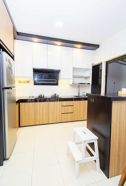 Service Residence for Sale at Paragon Residences @ Straits View - Ryan Tan - Kitchen - PropertyGuru.com.my