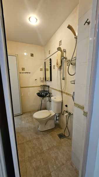 Taman Bullion Mewah untuk Untuk Disewa - RM 3,500 /bulan, Apr 2026 - Bathroom - PropertyGuru.com.my