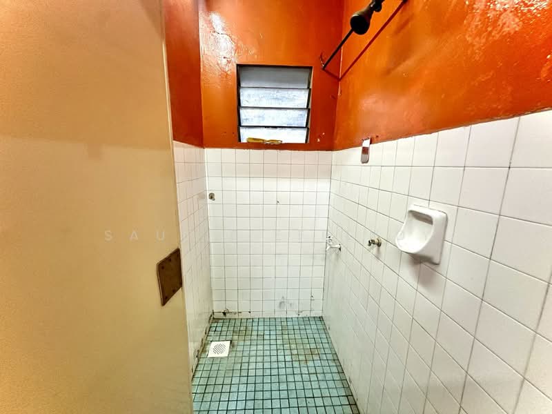 Factory for Sale in Sungai Buloh (Selangor) - Saufee Effendy - Bathroom - PropertyGuru.com.my