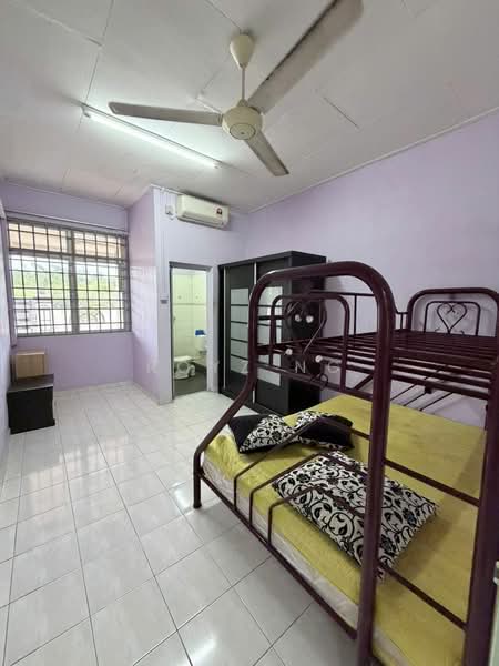 FAR EAST (ULU TIRAM) SDN BHD untuk Untuk Dijual - RM 500,000, Apr 2026 - Bedroom - PropertyGuru.com.my