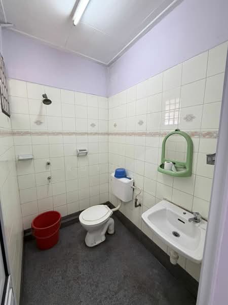 FAR EAST (ULU TIRAM) SDN BHD untuk Untuk Dijual - RM 500,000, Apr 2026 - Bathroom - PropertyGuru.com.my