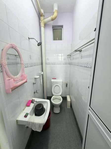 FAR EAST (ULU TIRAM) SDN BHD untuk Untuk Dijual - RM 500,000, Apr 2026 - Bathroom - PropertyGuru.com.my