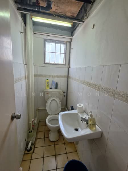 Office for Rent in Petaling Jaya (Selangor) - Kenneth Wong - Bathroom - PropertyGuru.com.my