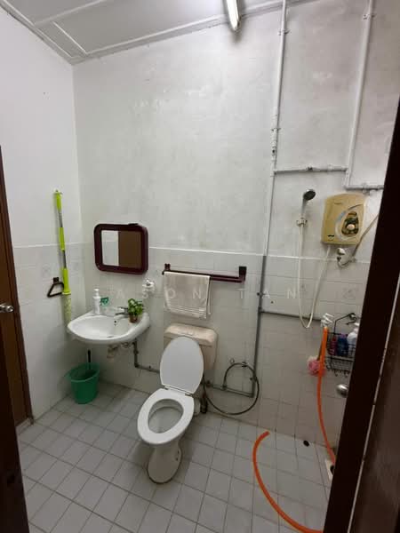 2-storey Terraced House for Sale in Permas Jaya (Johor) - Jason Tan - Bathroom - PropertyGuru.com.my