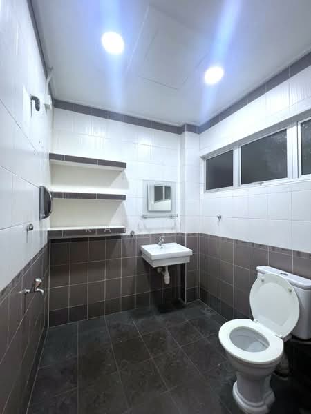 Semi-Detached House for Sale in Taman Serene (Johor Bahru) - Karl Lim - Bathroom - PropertyGuru.com.my