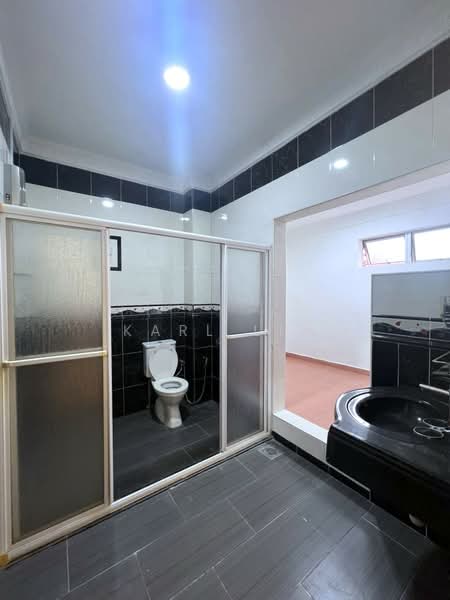 Semi-Detached House for Sale in Taman Serene (Johor Bahru) - Karl Lim - Bathroom - PropertyGuru.com.my
