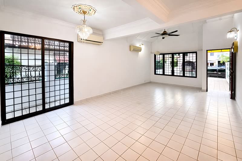 1.5-storey Terraced House for Sale in Subang Jaya (Selangor) - Nor Azdlin Adnan - Living Room - PropertyGuru.com.my