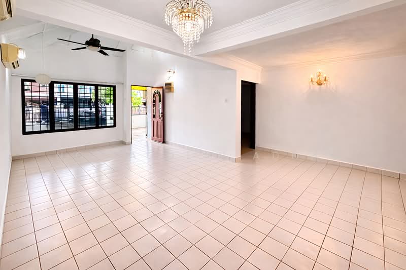 1.5-storey Terraced House for Sale in Subang Jaya (Selangor) - Nor Azdlin Adnan - Living Room - PropertyGuru.com.my