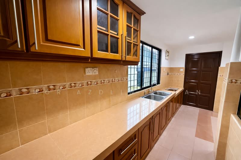 1.5-storey Terraced House for Sale in Subang Jaya (Selangor) - Nor Azdlin Adnan - Kitchen - PropertyGuru.com.my