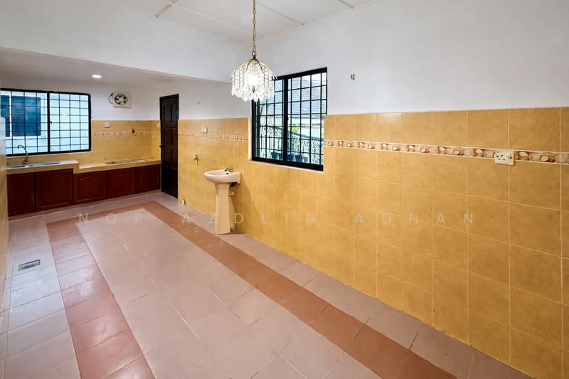 1.5-storey Terraced House for Sale in Subang Jaya (Selangor) - Nor Azdlin Adnan - Kitchen - PropertyGuru.com.my