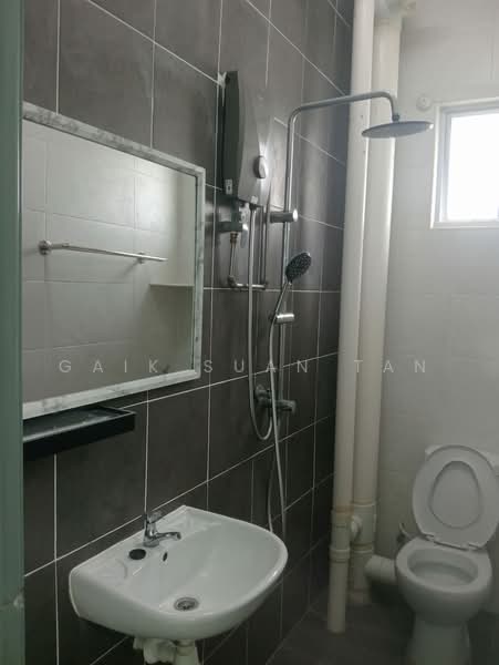 Pangsapuri untuk Disewa di The Rise Collection 3 - Gaik Suan Tan - Bathroom - PropertyGuru.com.my
