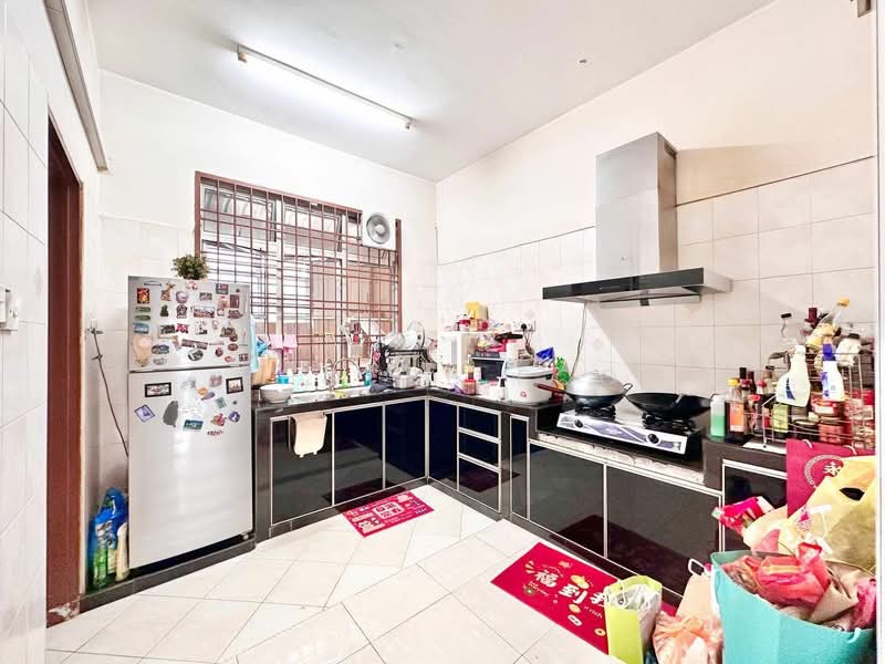 2-storey Terraced House for Sale in Austin Perdana (Tebrau) - Phoebe Foo - Kitchen - PropertyGuru.com.my
