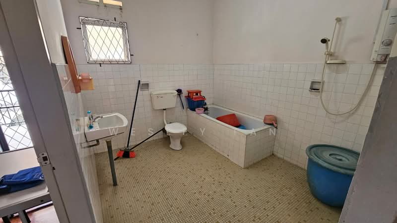 Semi-Detached House for Sale in Klebang (Melaka) - Wesley Tan - Bathroom - PropertyGuru.com.my