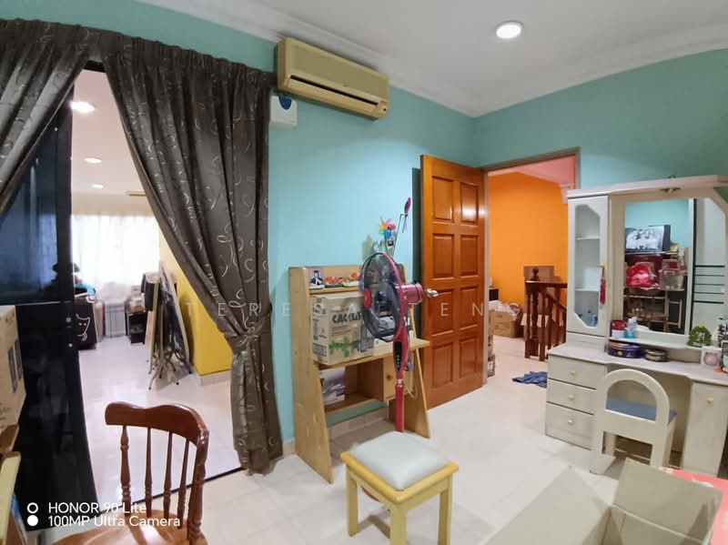2-storey Terraced House for Sale in Kawasan 18 (Klang) - Teresa Teng - Living Room - PropertyGuru.com.my