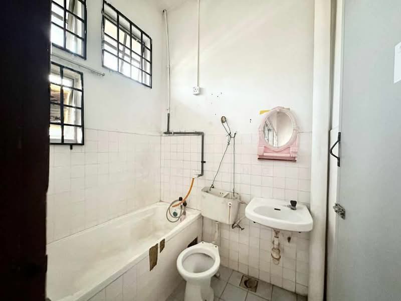 2-storey Terraced House for Sale in Taman Skudai Baru (Skudai) - Jack Ting - Bathroom - PropertyGuru.com.my