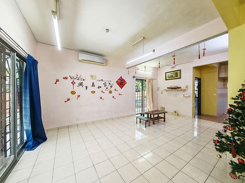 2-storey Terraced House for Sale in Taman Putra Prima (Puchong) - Chow Kok Toong - Living Room - PropertyGuru.com.my