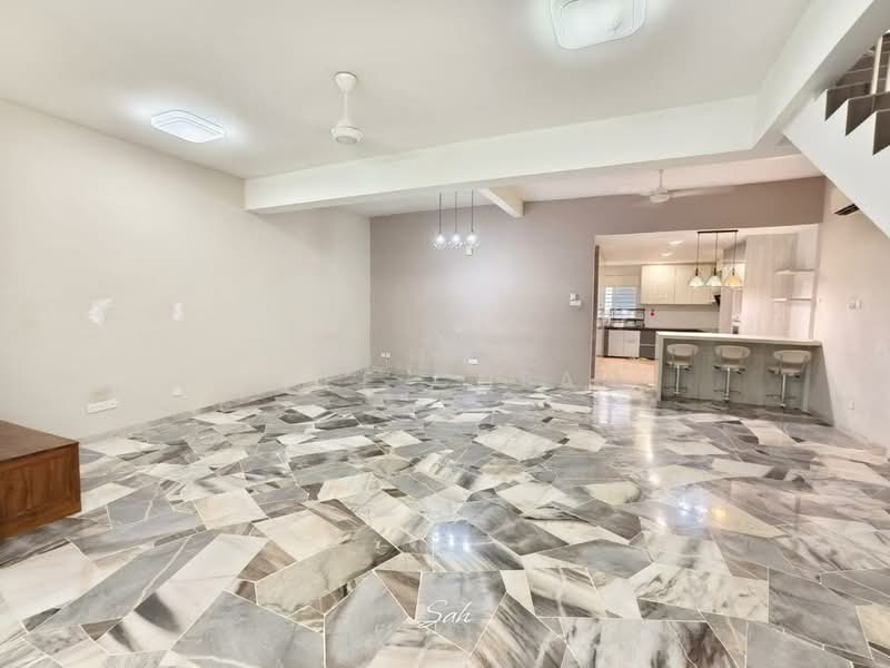 2-storey Terraced House for Sale in Semenyih (Selangor) - Jeff Cheah - Living Room - PropertyGuru.com.my