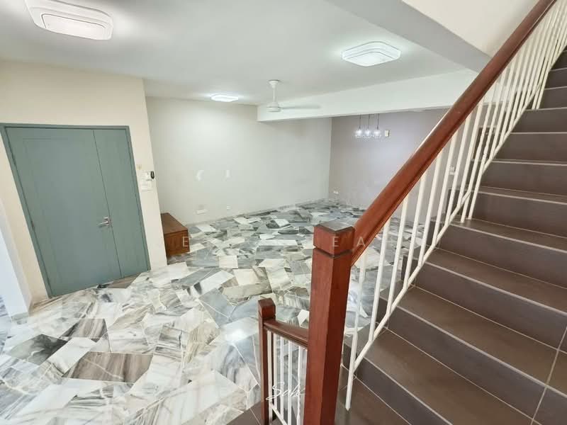 2-storey Terraced House for Sale in Semenyih (Selangor) - Jeff Cheah - Living Room - PropertyGuru.com.my
