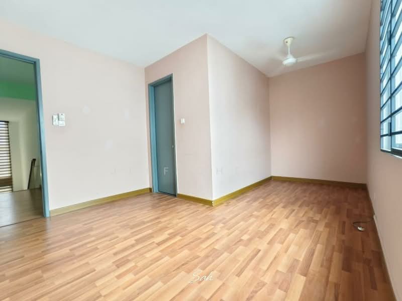2-storey Terraced House for Sale in Semenyih (Selangor) - Jeff Cheah - Living Room - PropertyGuru.com.my
