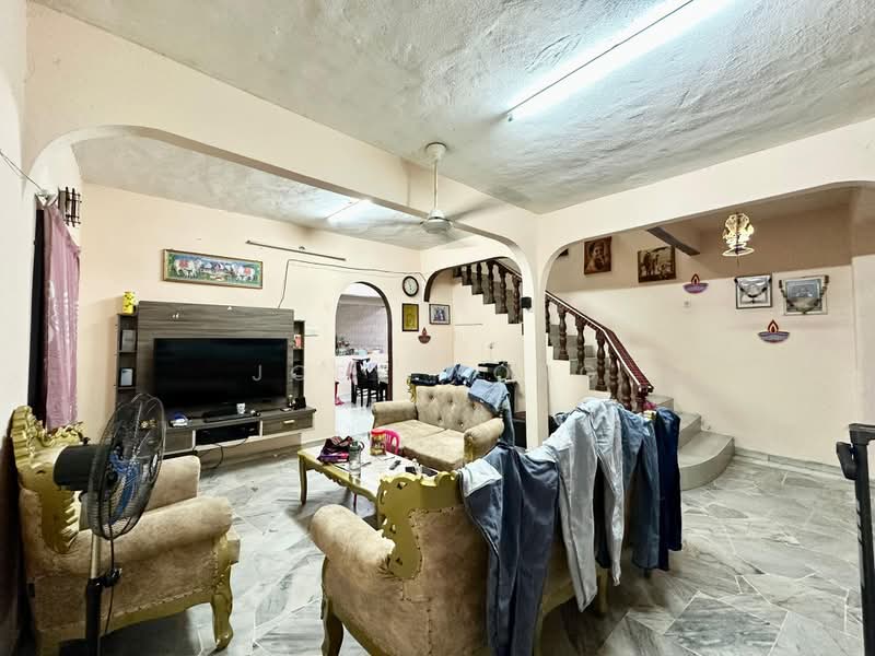 Rumah Teres 2 Tingkat untuk Dijual di Taman Medan (Petaling Jaya) - Joey Wong - Living Room - PropertyGuru.com.my