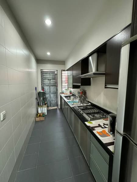 Taman Sutera Utama untuk Untuk Dijual - RM 1,300,000, Apr 2026 - Kitchen - PropertyGuru.com.my