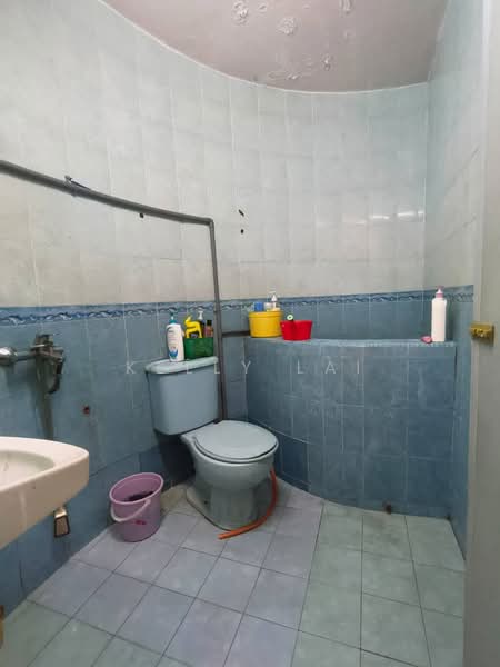 1.5-storey Terraced House for Sale in Kepong Baru (Kepong) - Kelly Lai - Bathroom - PropertyGuru.com.my