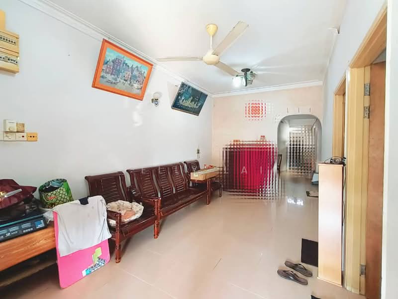 1.5-storey Terraced House for Sale in Kepong Baru (Kepong) - Kelly Lai - Living Room - PropertyGuru.com.my