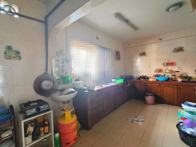 1.5-storey Terraced House for Sale in Kepong Baru (Kepong) - Kelly Lai - Kitchen - PropertyGuru.com.my