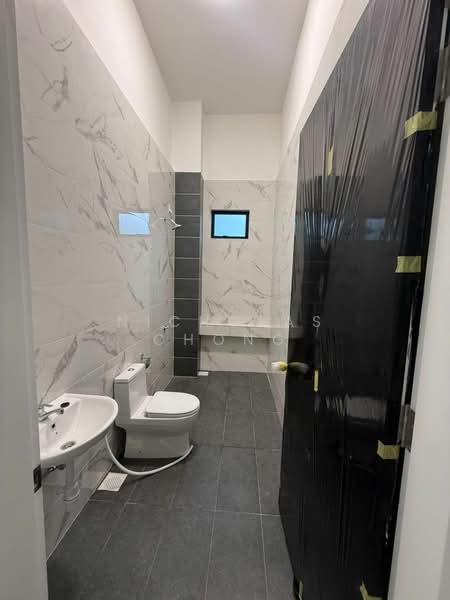 Semi-Detached House for Rent in Johor Bahru (Johor) - Nicholas Chong - Bathroom - PropertyGuru.com.my