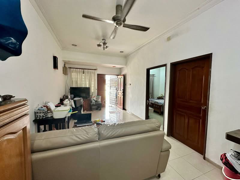 1-storey Terraced House for Sale in Taman Johor Jaya (Johor Bahru) - Tracy Ong - Living Room - PropertyGuru.com.my