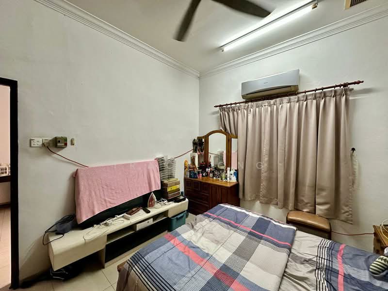 1-storey Terraced House for Sale in Taman Johor Jaya (Johor Bahru) - Tracy Ong - Bedroom - PropertyGuru.com.my