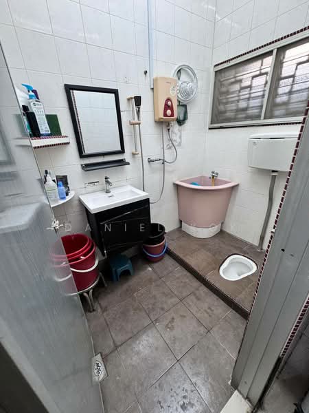 1-storey Terraced House for Sale in Taman Sentosa (Klang) - Daniel Kok - Bathroom - PropertyGuru.com.my