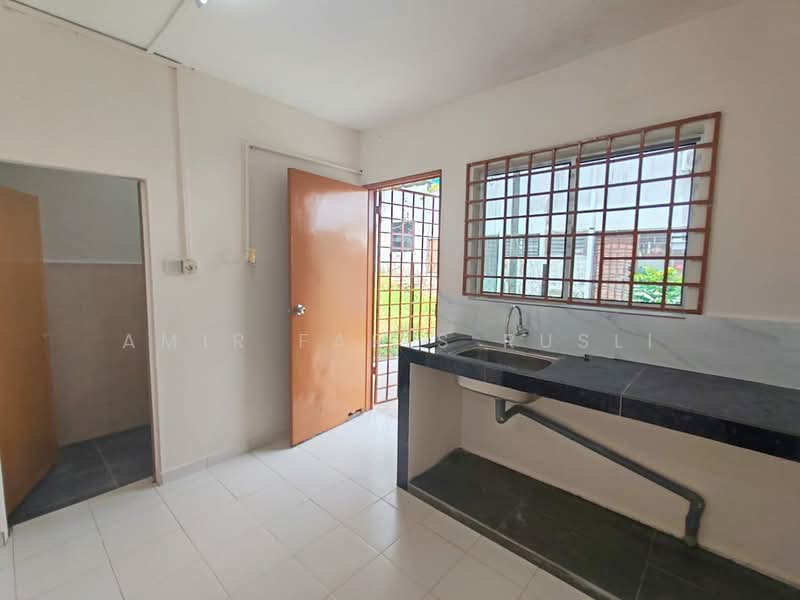 2-storey Terraced House for Sale in Taman Bukit Jaya (Ulu Tiram) - Amir Faris Rusli - Kitchen - PropertyGuru.com.my