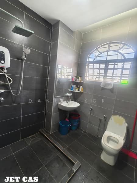 Semi-Detached House for Sale in Kampung Batu Belah (Klang) - Daniel Kok - Bathroom - PropertyGuru.com.my