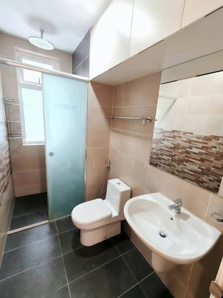 Service Residence for Sale at TriTower Residence @ Johor Bahru Sentral - Bella Tan - Bathroom - PropertyGuru.com.my