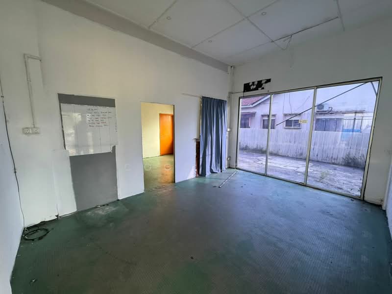 Commercial Bungalow for Rent in Taman Kebun Teh (Johor Bahru) - Coco Lee - Interior - PropertyGuru.com.my