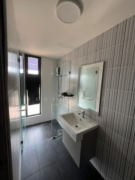 Service Residence for Sale at V@SUMMERPLACE - Jaden Chai - Bathroom - PropertyGuru.com.my